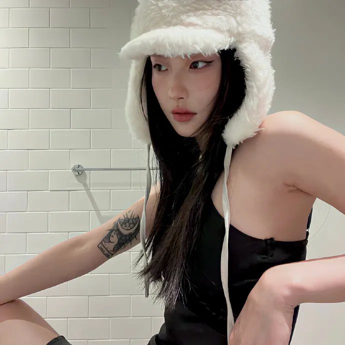 伴游女王封面
